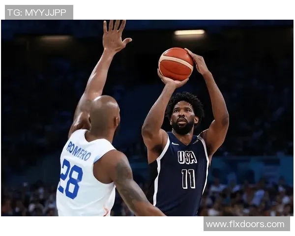 恩比德谈与库里配合：我的任务是解放他，同时让詹姆斯也能轻松打球